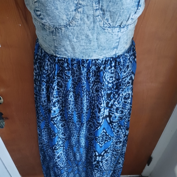 Halter dress - Picture 3 of 12